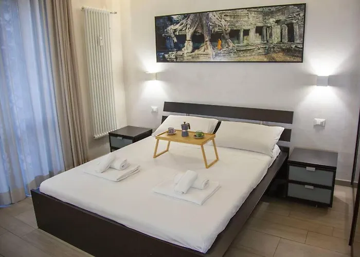Chic And Elegant Near Metro Station Apartament